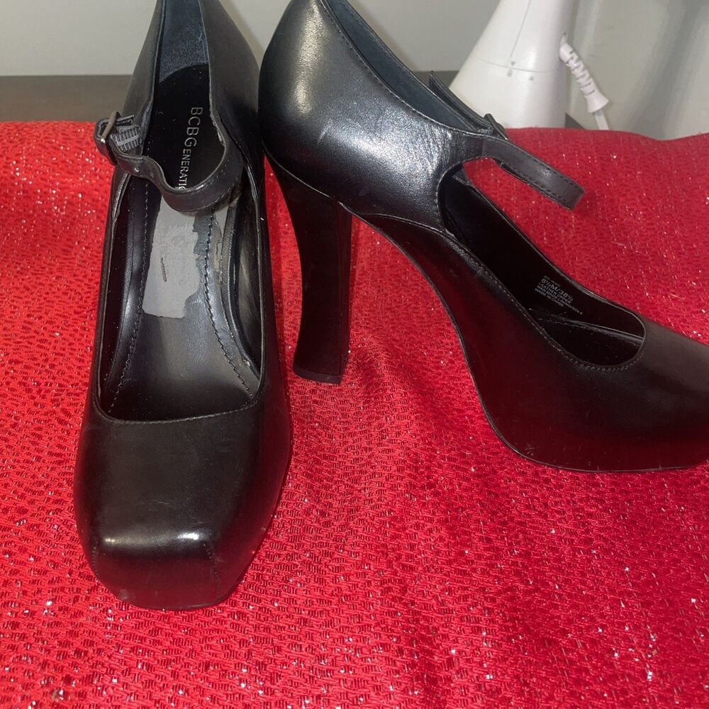 BCBG Women's Black Leather Square Toe 4.5” Heel Dress Shoes Sz US 8.5